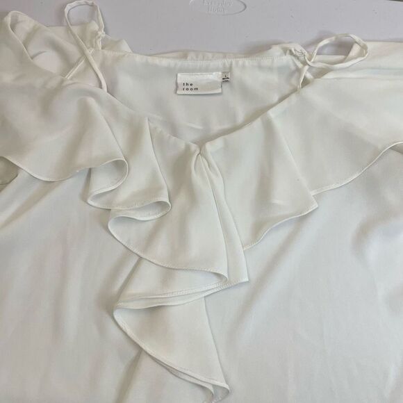 The Room| Cascading| Ruffle| Cold shoulder| Lightweight| large - Picture 14 of 15